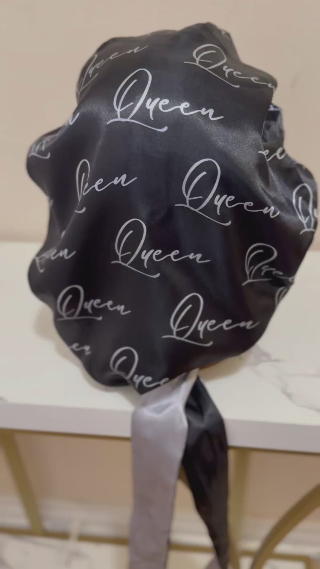 The Reversible Queen Bonnet